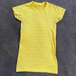 Lululemon swiftly crewneck